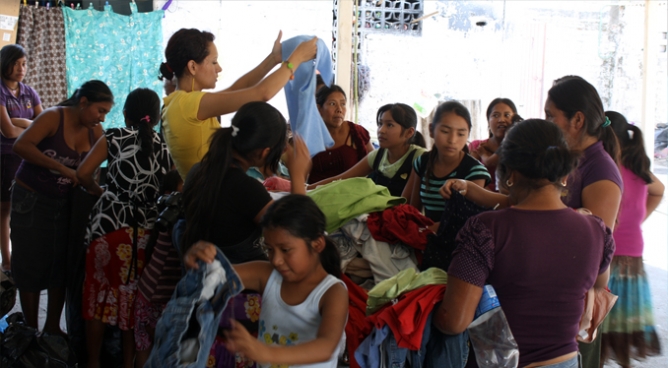 Realiza Asamblea Falcom “Ropatón 2013” para familias de bajos recursos
