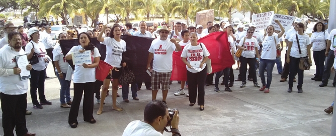 VIDEO: Así se manifestaron contra el rector en el Teatro Universitario