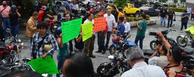 Exigen motociclistas en Congreso derogación de la #LeyChaleco