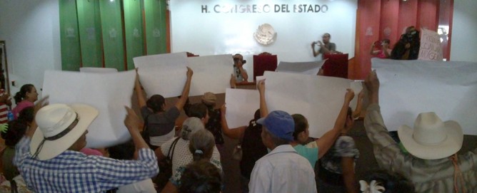 Exigen renuncia de Chapula por apoyar ilegalidades en Zacualpan