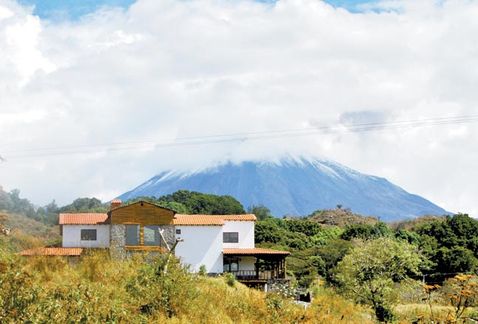 La “cabaña campestre”, a las orillas del volcán de Colima. (MILENIO/Jorge González Avilés)
