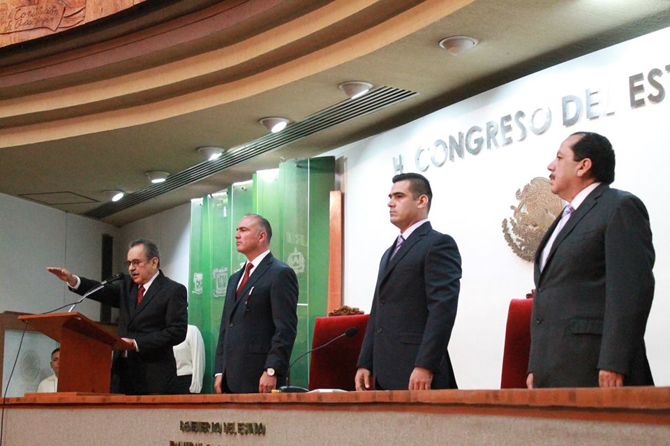 Ramón Pérez rinde protesta como Gobernador