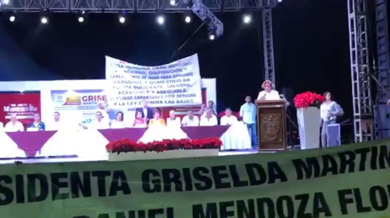 Rinde Griselda su primer Informe entre protestas
