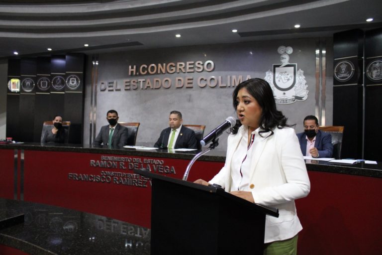 Rinde protesta Isabel Martínez, suplente de diputada Anel Bueno