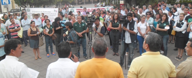 Marchan en Colima contra reforma energética