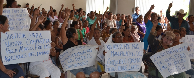 VIDEO: ‘Revientan’ priistas de Zacualpan reunión con alcalde y agreden a mujeres