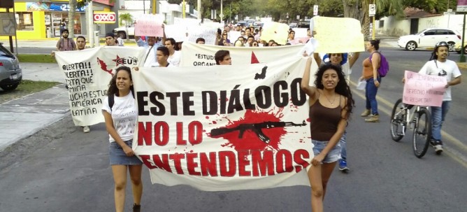 Repudian estudiantes y maestros de Colima caso Ayotzinapa