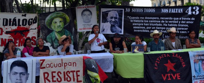 «Vivimos en un Estado terrorista», coinciden madres de los 43, Zacualpan y afectados por Peña Colorada