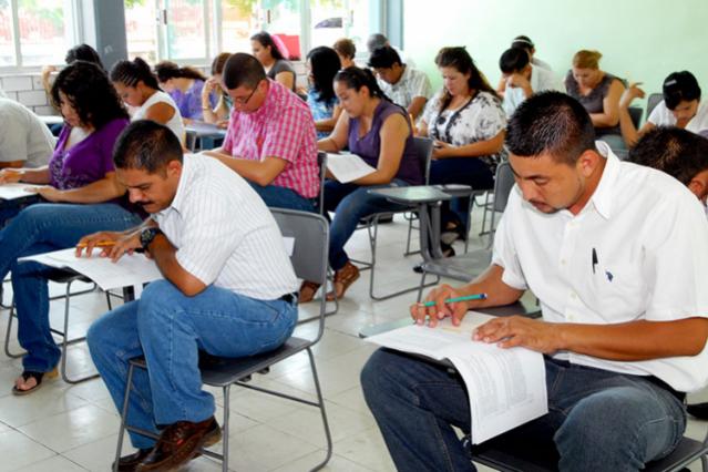Reprobaron evaluación 25 directores y 79 maestros de Colima